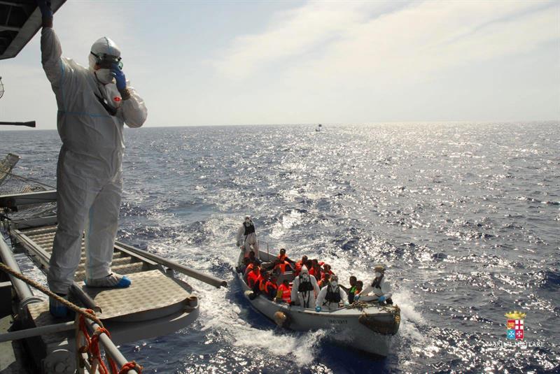 Guardia Costera italiana rescata a 928 personas en el mar