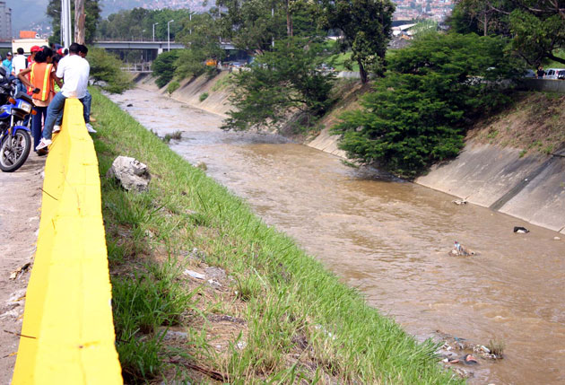 Hallan cadáver de un hombre sin cabeza ni manos cerca del Guaire