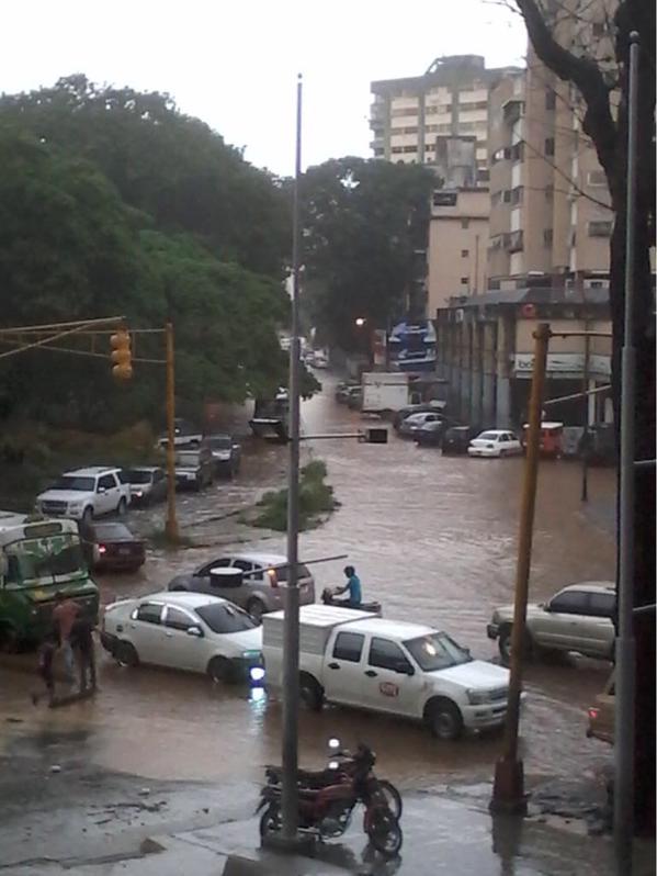 Fuertes lluvias causaron una mega laguna en El Paraíso (Fotos)