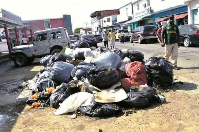 Mercado Viejo de Coro está invadido por los gusanos