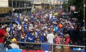 Así esperaron a Manuel Rosales en la avenida 72 de Maracaibo (FOTO)