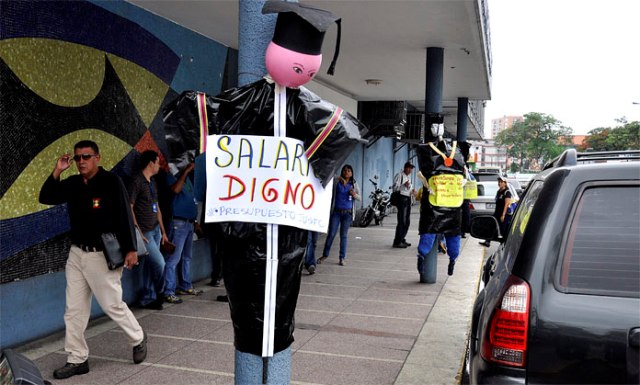 Docentes de la Ucla exigen reconsiderar tabla salarial