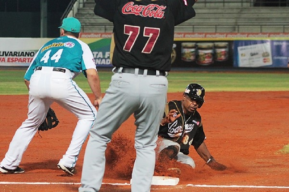 Leones repiten sobre Bravos y conservan la punta de la tabla