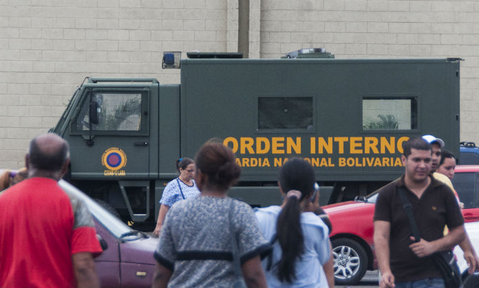 Clientes de Abasto Bicentenario en Lara vivieron horas de tensión