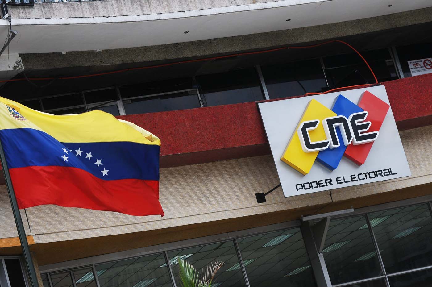 CNE ordena retirar propaganda electoral de MinUnidad