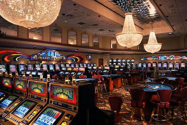 Cinco años de cárcel para venezolanos que robaron casino en Aruba