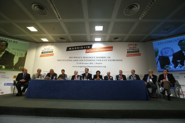 De izda. a dcha. El expresidente de México Felipe Calderón; el director de El Nacional, Enrique Hotero; el ex canciller de Austria, Alfred Gusenbauer; la ex presidenta de Costa Rica, Laura Chinchilla; el expresidente de Colombia, Andrés Pastrana; el expresidente de Bolivia, Jorge Tuto Quieoga; el ex presidente de Perú, Alejandro Toledo; el expresidente de Chile, Ricardo Lagos; el padre del opositor encarcelado en Venezuela, Leopoldo López; el ex primer ministro de Bulgaria, Philiphe Dimitrov; el expresidente de Uruguay, Luis Alberto Lacalle; y el ex primer ministro de Rumania, Petre Roman; durante durante una declaración sobre Venezuela realiza por varios expresidentes latinoamericanos en el marco de la presentación del documento "Consenso Global" contra el extremismo violento que ha tenido lugar hoy en el Palacio Muncipal de Congresos de Madrid. EFE/Javier Lizón