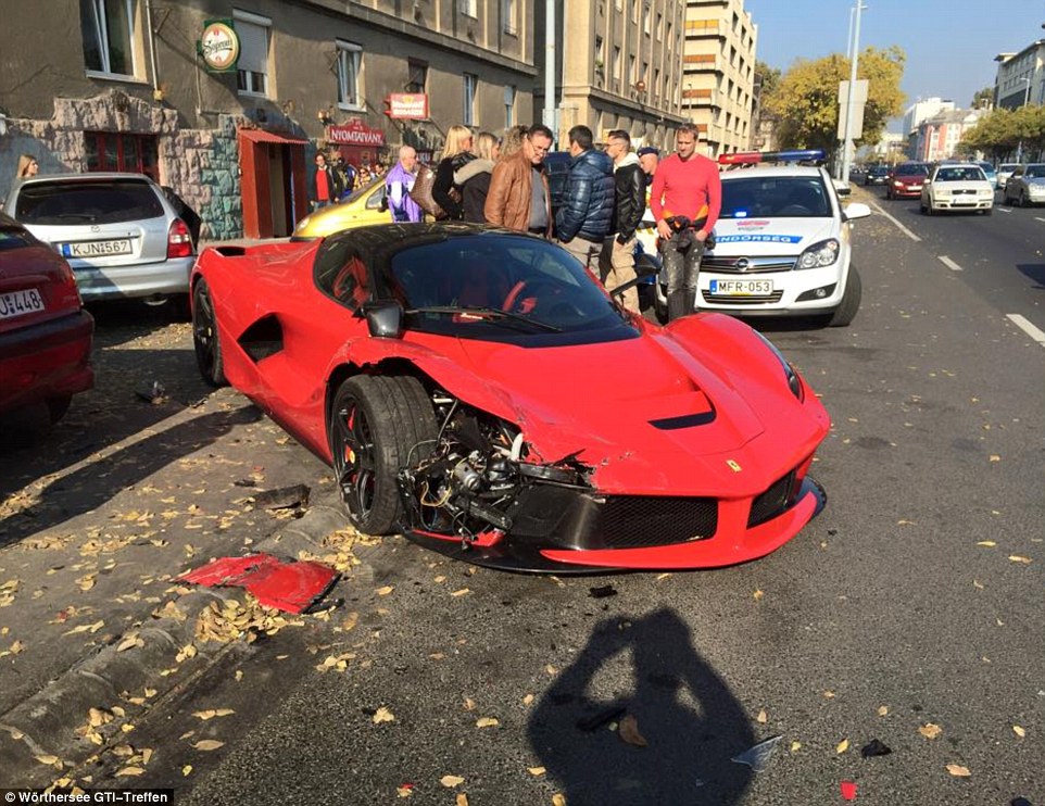 En VIDEO: Este “genio” salió del concesionario con su exclusivo LaFerrari y lo estrelló