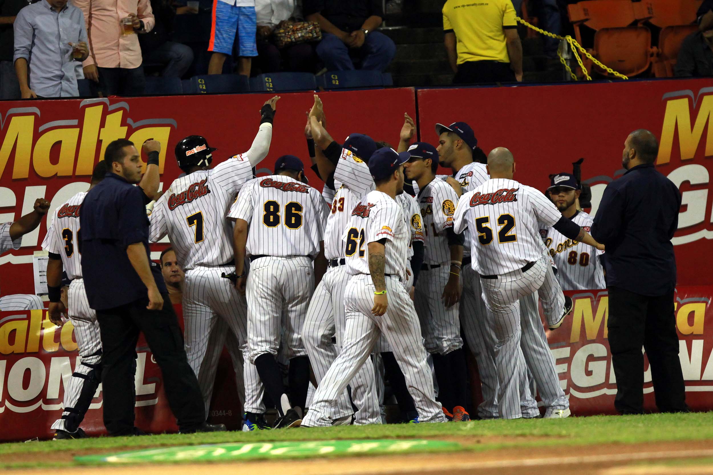 Remontada épica de los Leones hundió a la Nave con pizarra final de 8-9