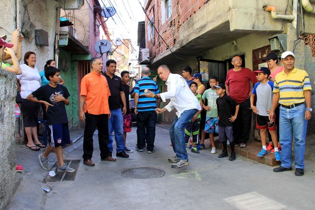 Torneo de pelotica de goma en Carapita (1)