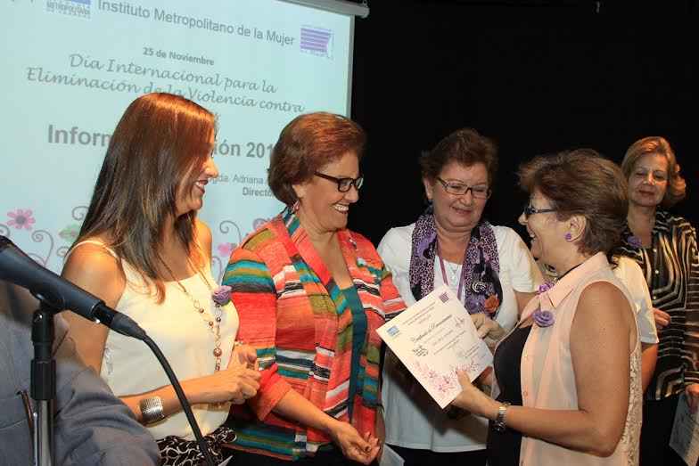 Helen Fernández: Debemos erradicar todo tipo de violencia contra la mujer