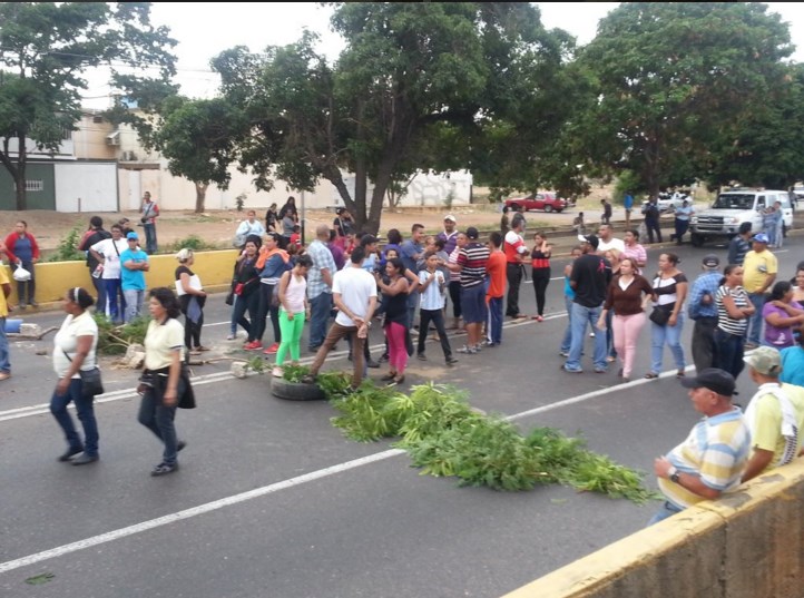 ¡También se los vacilaron! Suspenden Mega Mercal en Coro #28Nov