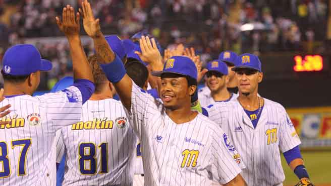 Magallanes enterró al Caracas a punta de batazos