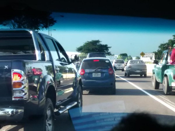 Protestan en el puente Angosturita en Guayana