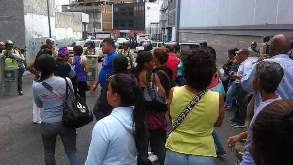 Al menos cuatro funcionarios del Cicpc resultaron heridos en un intento de fuga en Quinta Crespo