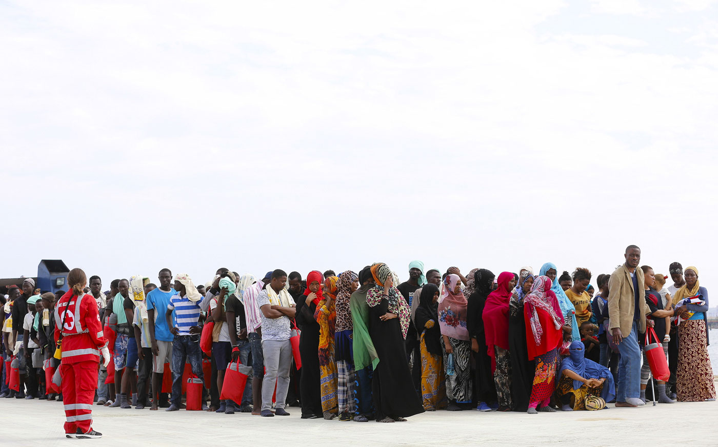 Un millón de migrantes llegaron a Europa por tierra y mar desde enero