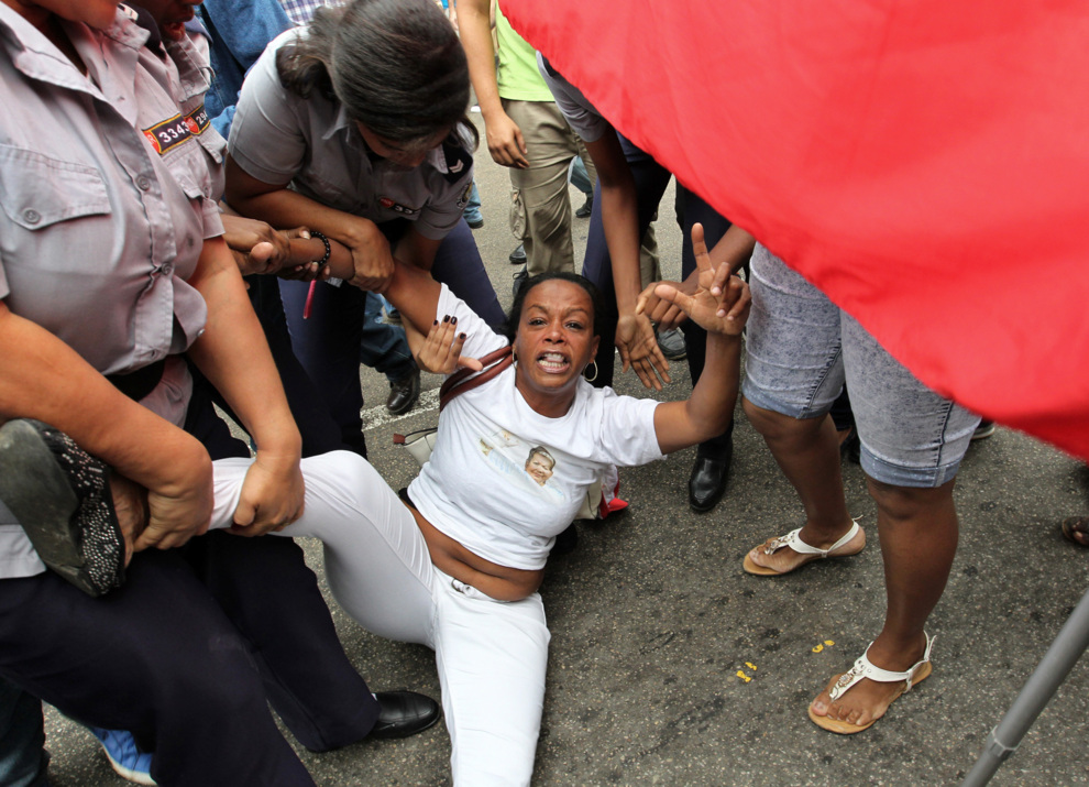 Obispo de pastoral penitenciaria reconoce que hay “presos políticos” en Cuba