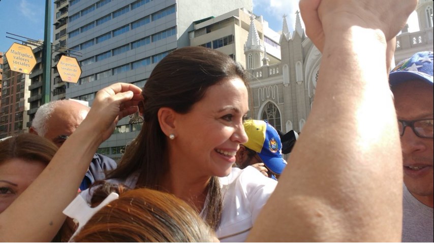 María Corina Machado llegó a la AN para acompañar a los diputados de la MUD