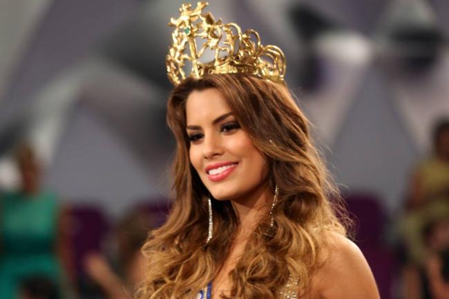 Un topless riquísimo de Ariadna Gutiérrez, la que fue Miss Universo 2015 por tan solo segundos (FOTOS)