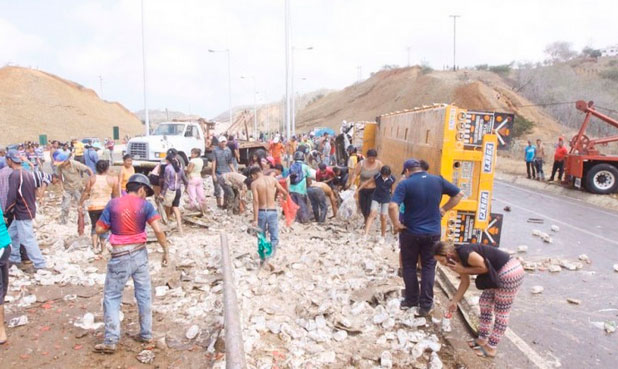 Gandola cargada de mayonesa se volcó en Píritu (Fotos)