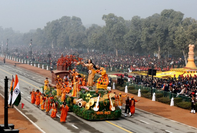 Un cuadro vivo desde el estado oriental de Bengala Occidental se muestra durante el desfile del Día de la República en Nueva Delhi, India, 26 de enero de 2016. REUTERS / Altaf Hussain