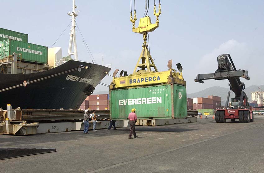 Leche, detergente y pañales llegaron a Puerto Cabello