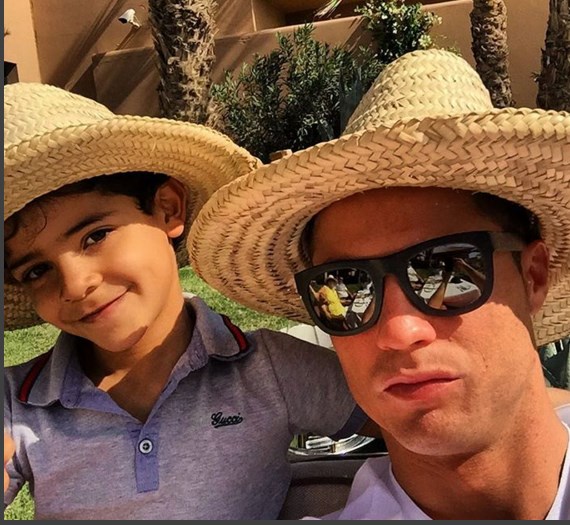 CR7 cantando ‘La Mordidita’ junto a su hijo (Video+ ¡Cuidado Ricky!)