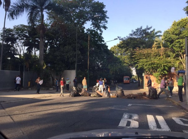 Protestan en el Country Club y La Castellana por falta de agua