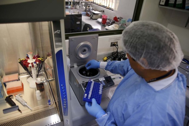 A health technician analyzes blood samples from patients bitten by mosquitoes at the National Institute of Health in Lima, Peru, February 2, 2016. The laboratory screens blood samples for the Zika virus and other mosquito-borne diseases. REUTERS/Mariana Bazo