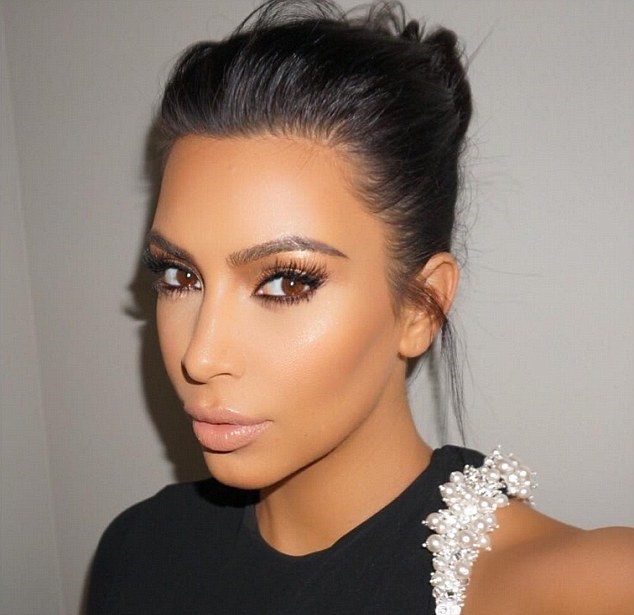 ¡Impactante! Conoce a la “gemela” de Kim Kardashian que está conmocionando al mundo