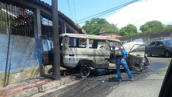 Encapuchados incendiaron una patrulla de la GNB en la UNET