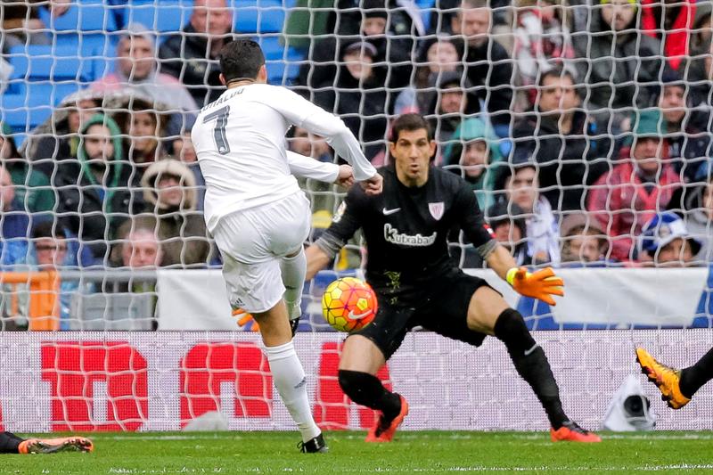 El Real Madrid gana al Athletic y se coloca a un punto del Barcelona