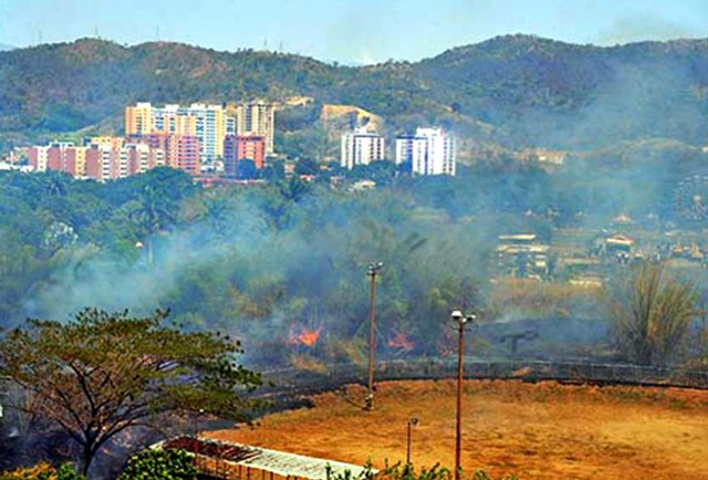 Incendios simultáneos afectaron cerros de la Gran Valencia