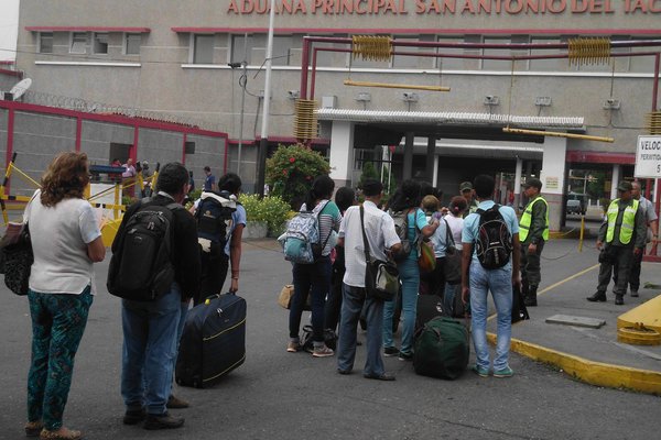 Controles migratorios en la frontera generan confusión