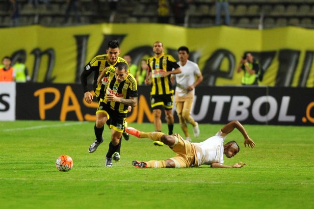 Deportivo Táchira derrota al Pumas mexicano y alcanza la cima de la clasificación (Videos)