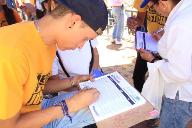 Aquí está el instructivo y formato del CNE para el referéndum, más las firmas que se necesitan por estado