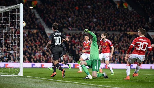 El majestuoso gol de Coutinho que eliminó al Manchester United de la Europa League (Video)