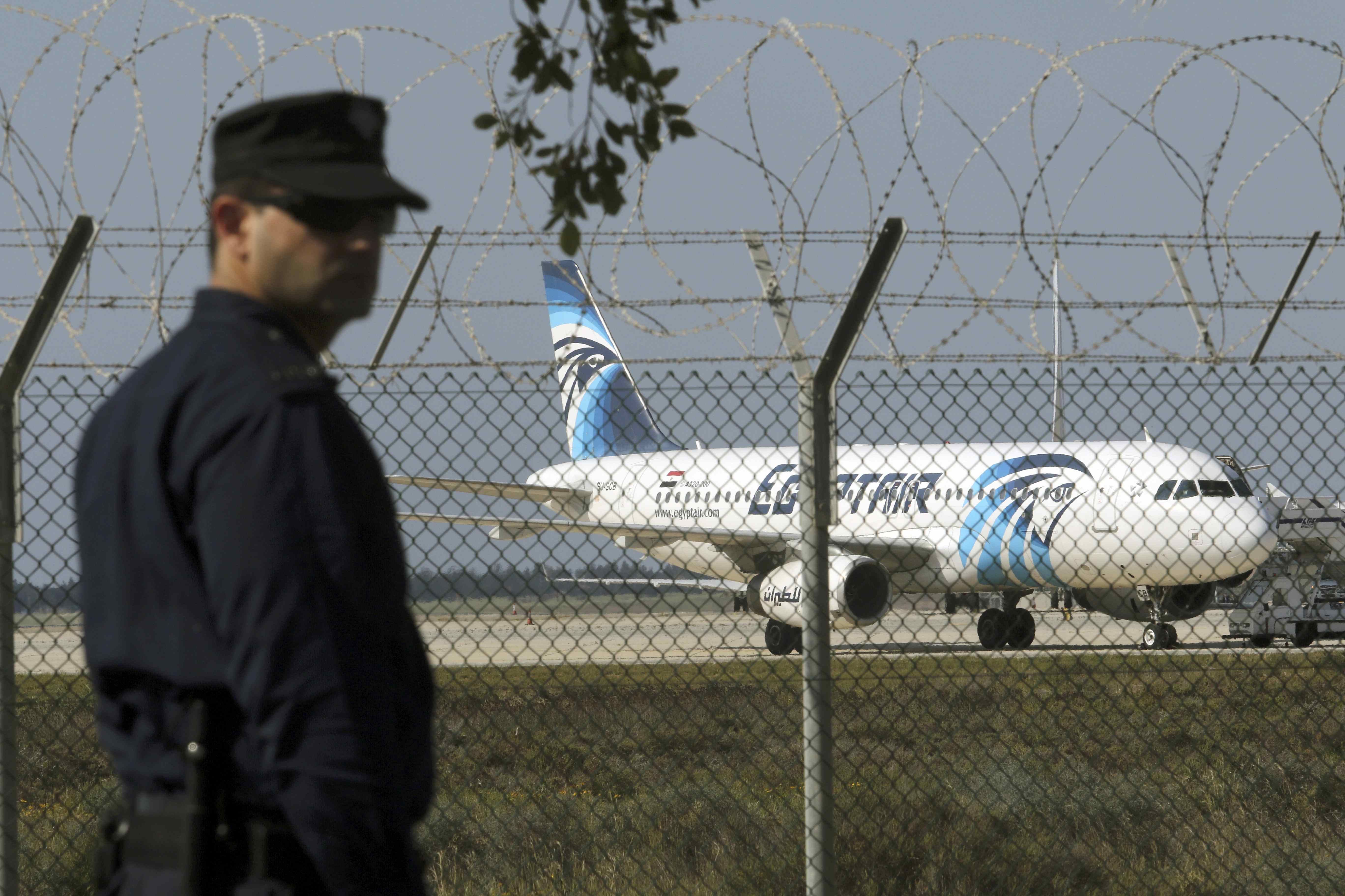 Un total de 21 extranjeros viajaban en el avión de Egyptair secuestrado