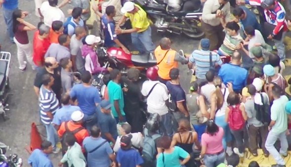 Tirotean a sujeto en La Candelaria (Fotos)