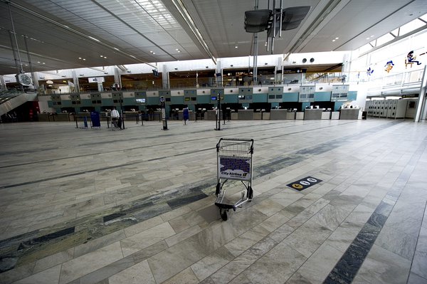 Evacuan terminal de aeropuerto de Suecia tras amenaza de bomba