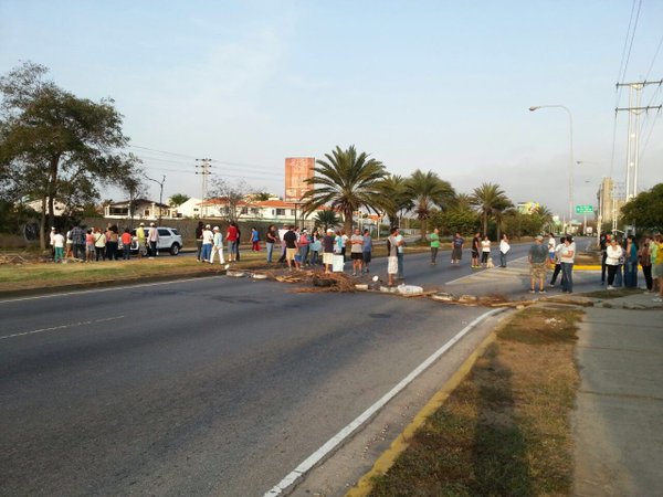 Las protestas se mantienen en Nueva Esparta, sigue sin llegar el agua