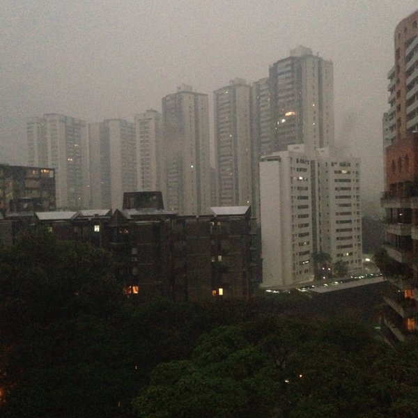 Caraqueños se expresaron tras la lluvia caída sobre la ciudad capital (Tuits)