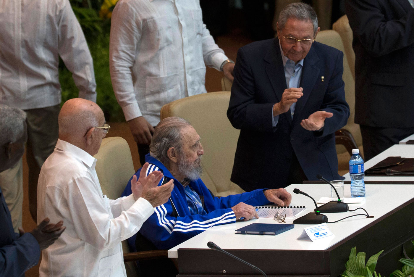 Comunistas reeligen a Raúl Castro por cinco años más