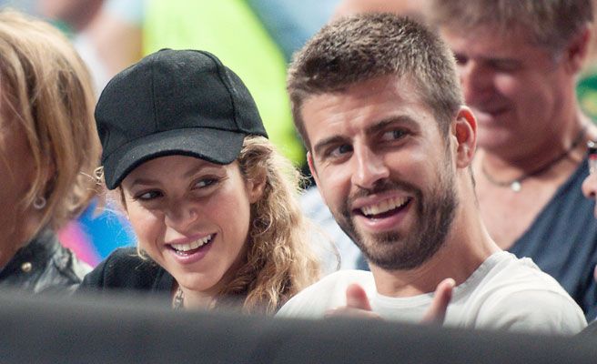 Shakira y Piqué pillados en la playa “desatados” y solitos (Fotos)