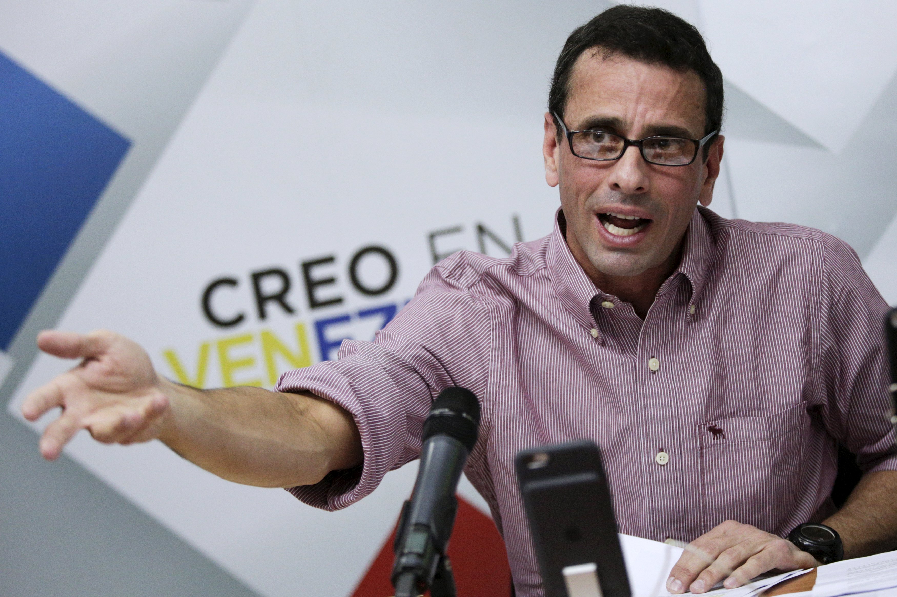 Capriles: Los trabajadores públicos así como votan pueden firmar y revocar