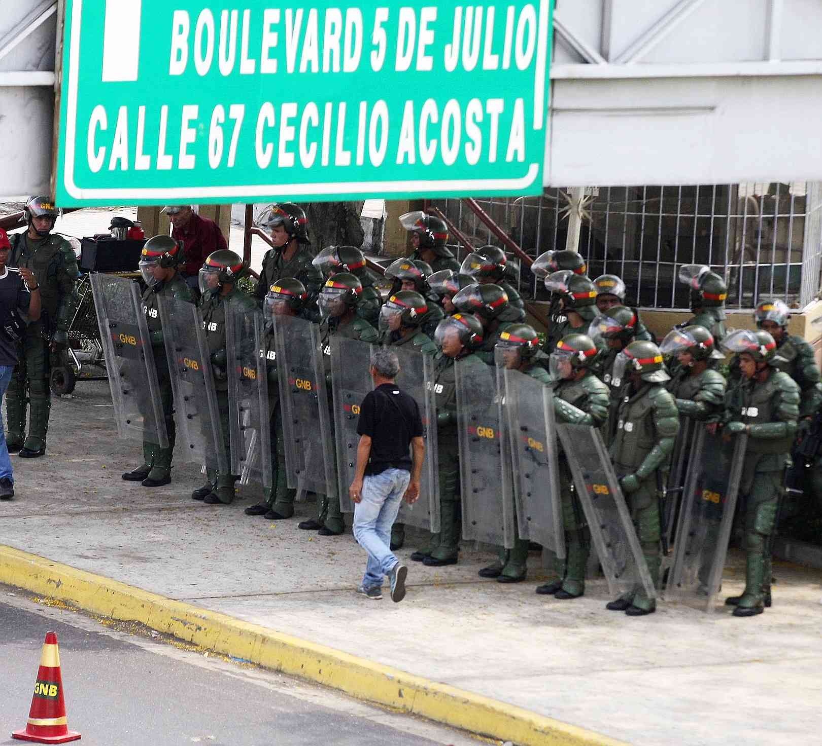 Tres mil 500 guardias nacionales custodian las calles en Zulia