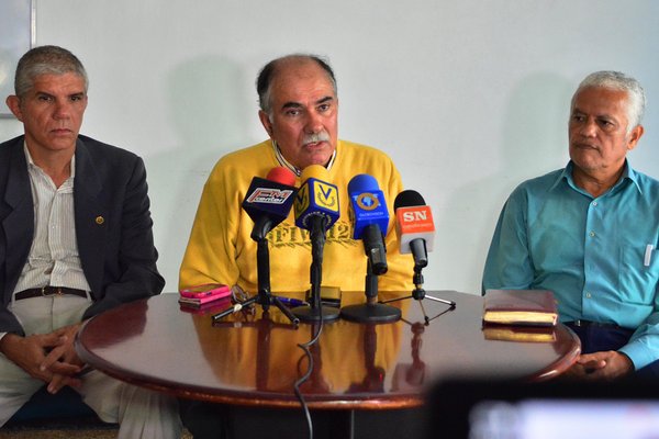 Daniel Aguilar, José Rozo, presidente y expresidente de Fedecámaras, junto a Pietro Ceniccola, presidente de Aceta. (Foto Jhovan Valdivia)