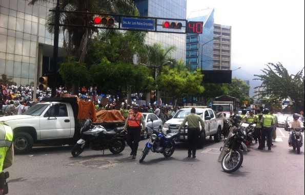 Cerrada en ambos sentidos la avenida Francisco de Miranda este #7M