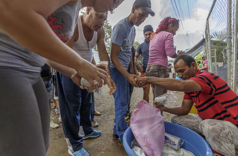 Cierran frontera de Panamá con Colombia por entrada de migrantes cubanos