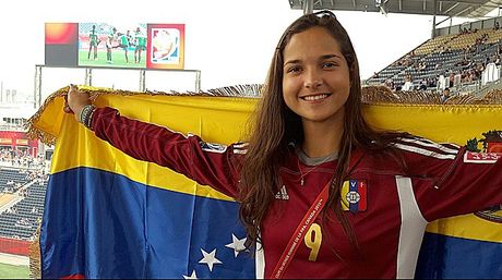 Deyna Castellanos se alista para Jordania y Florida State